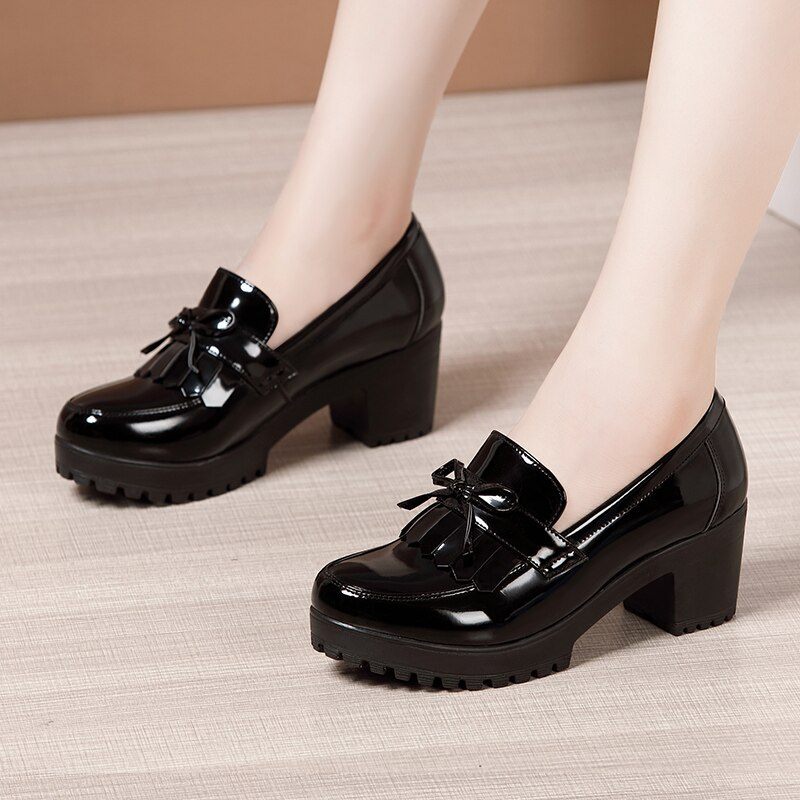 Amanda Kvinnors Patent Slip On Skor - Svart