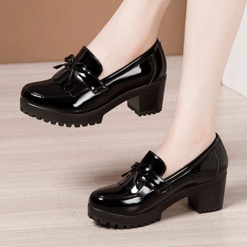 Amanda Kvinnors Patent Slip On Skor - Svart