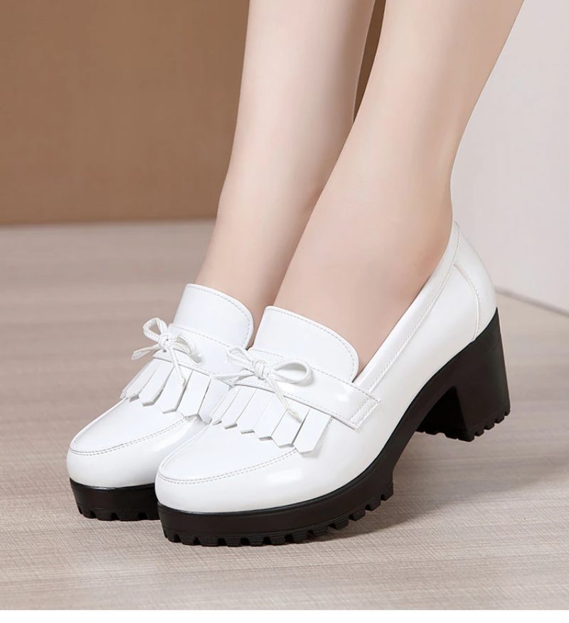 Amanda Kvinnors Patent Slip On Skor - Svart