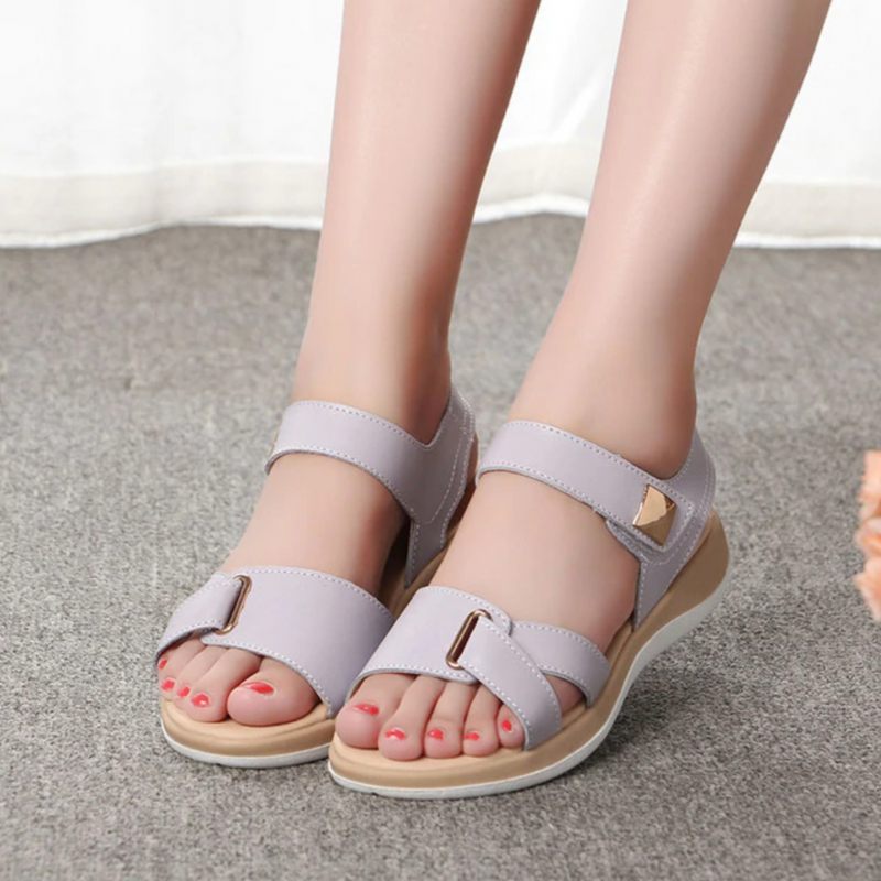 Brittany Damsandaler - Beige