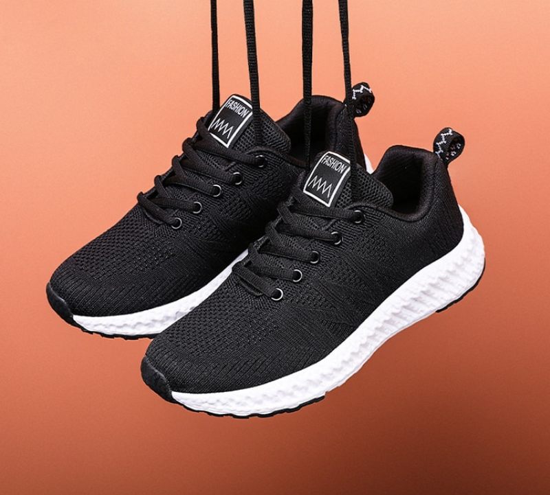 Carlie Sneaker Svarta Skor För Kvinnor - SvartVit