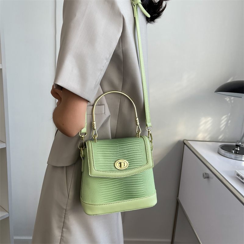 Caruso Crossbody-handväska I Miniläder För Kvinnor - Rosa
