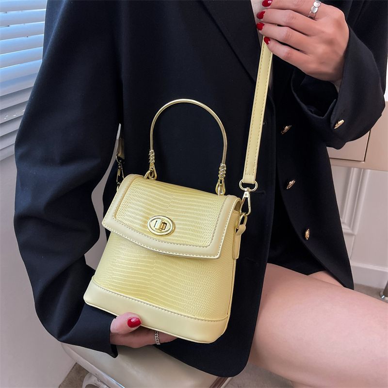 Caruso Crossbody-handväska I Miniläder För Kvinnor - Rosa