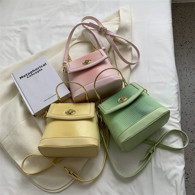 Caruso Crossbody-handväska I Miniläder För Kvinnor - Rosa