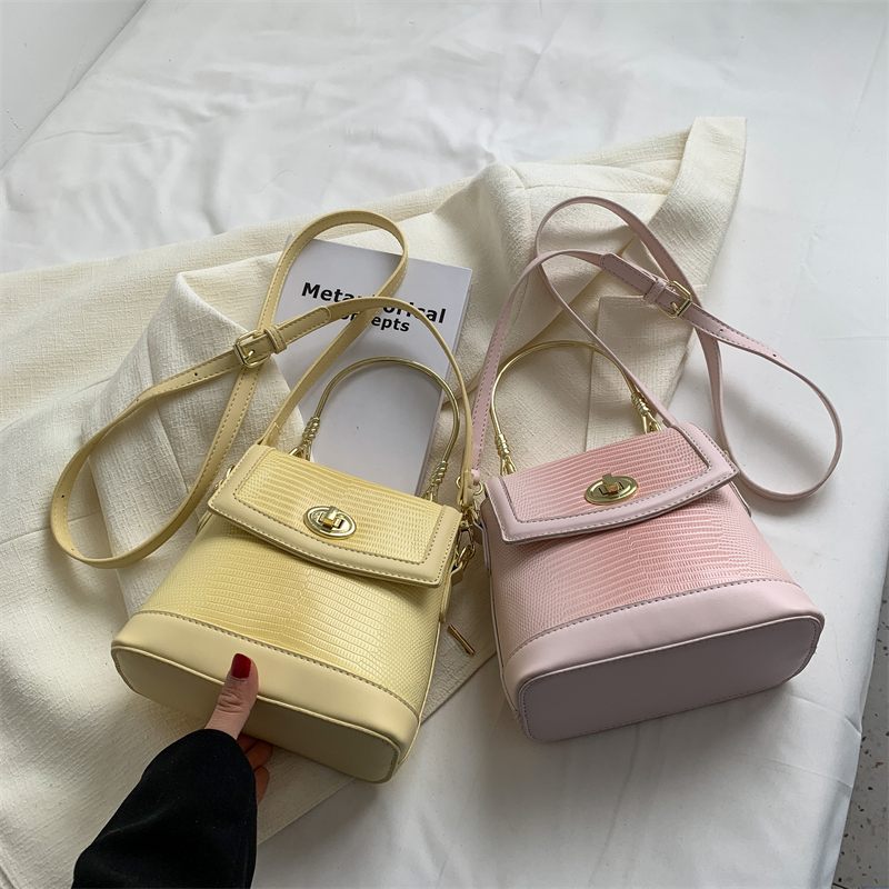 Caruso Crossbody-handväska I Miniläder För Kvinnor - Rosa