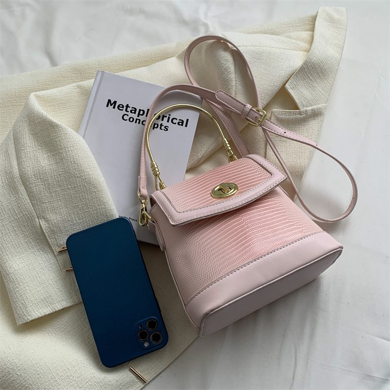 Caruso Crossbody-handväska I Miniläder För Kvinnor - Rosa