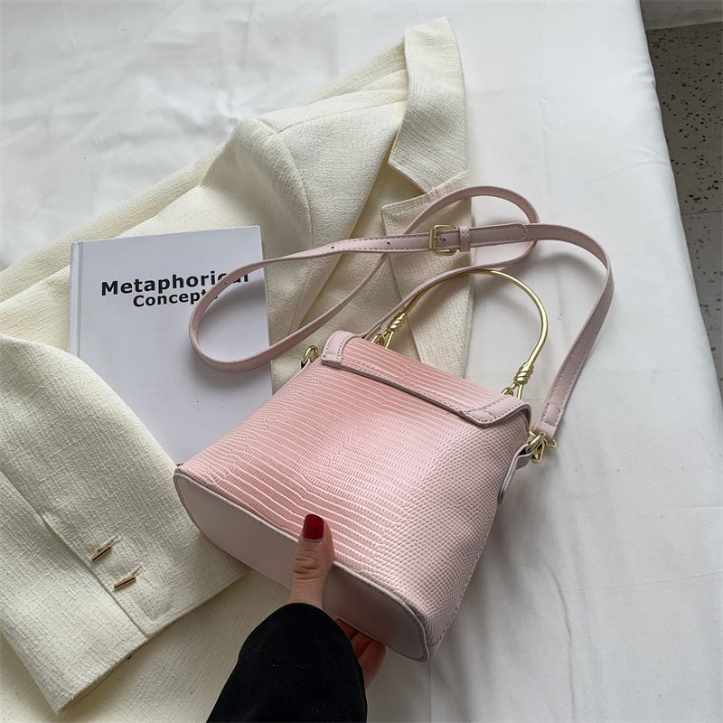 Caruso Crossbody-handväska I Miniläder För Kvinnor - Rosa