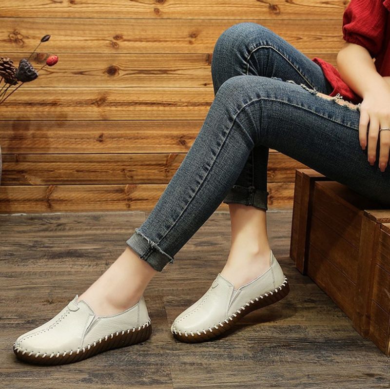 Charis Platta Loaferskor I Läder För Kvinnor - Beige