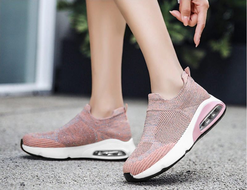 Charlen Sneakerskor För Kvinnor - Svart