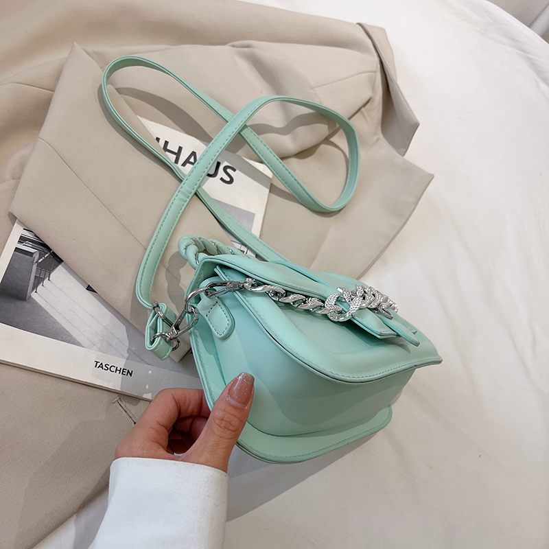Cintya Liten Läderhandväska För Kvinnor Med Kedja - Beige