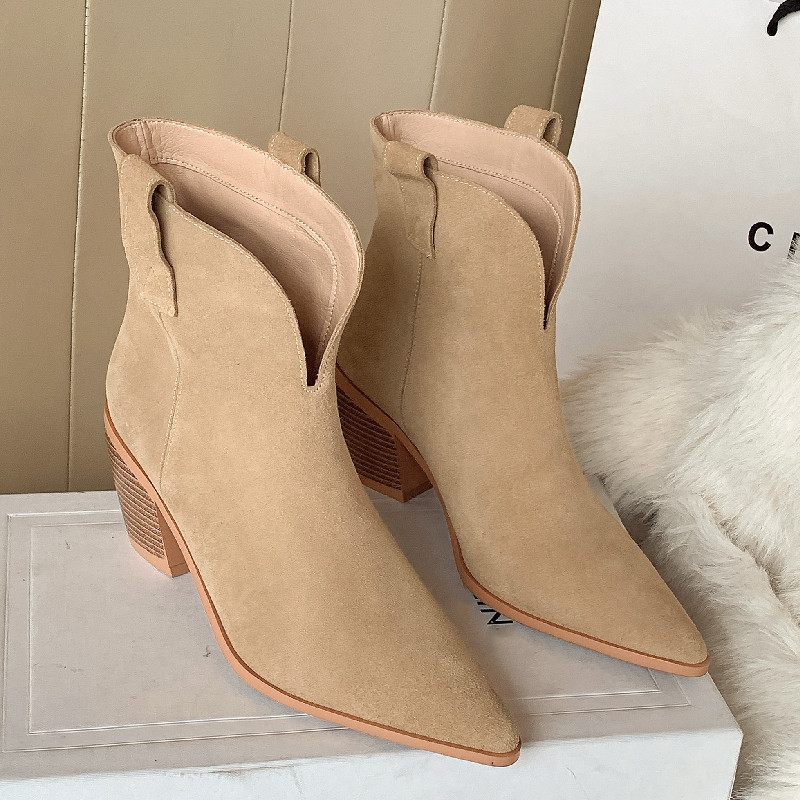 Claret Damstövlar Med Spetsig Tå - Beige utan päls