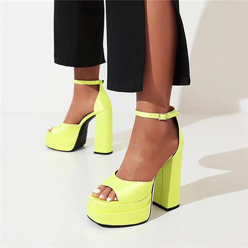 Denali Damklacksandal - Orange