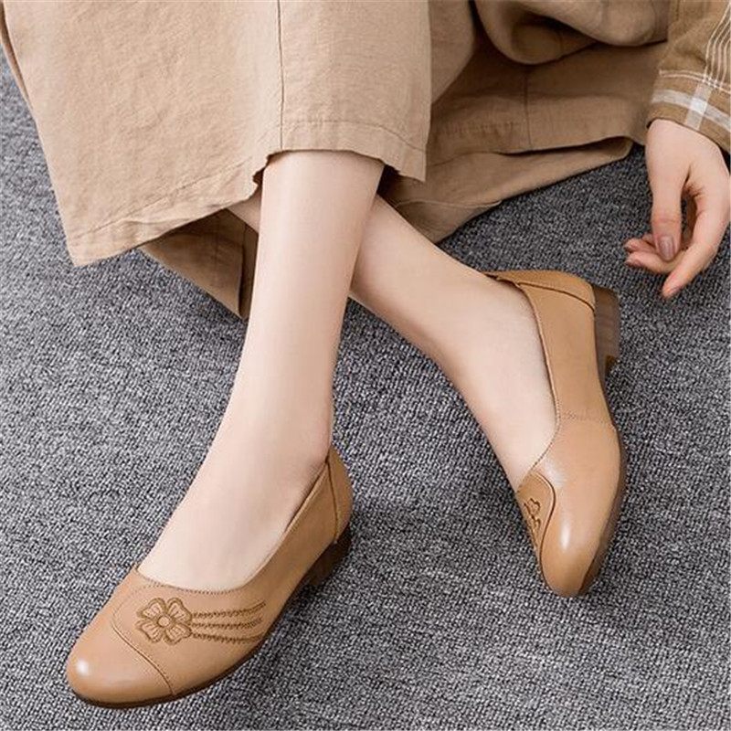 Dianna Dambroderade Mjuka Läder Slip-on Loafer Skor - Kaki