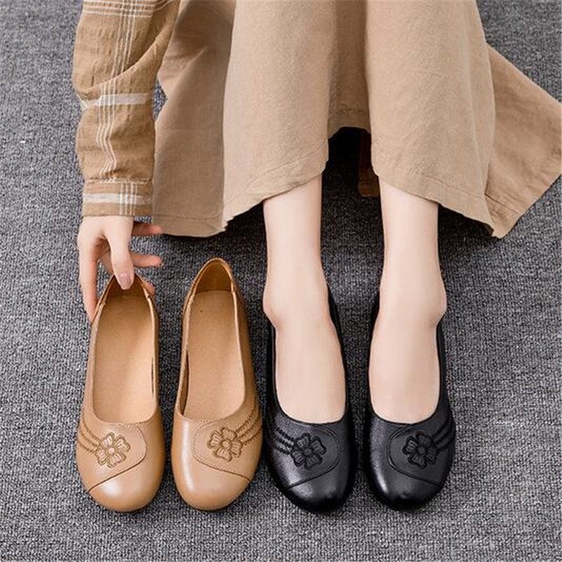 Dianna Dambroderade Mjuka Läder Slip-on Loafer Skor - Kaki