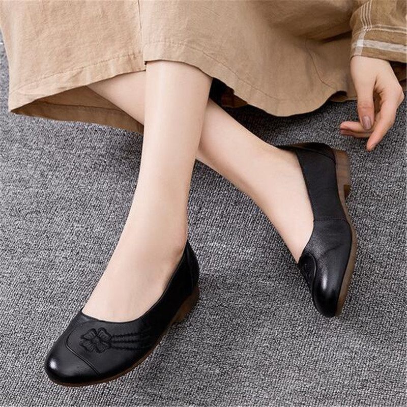 Dianna Dambroderade Mjuka Läder Slip-on Loafer Skor - Kaki