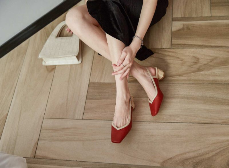 Emilia Sandal I Läder Med Fyrkantig Tå För Kvinnor - Beige