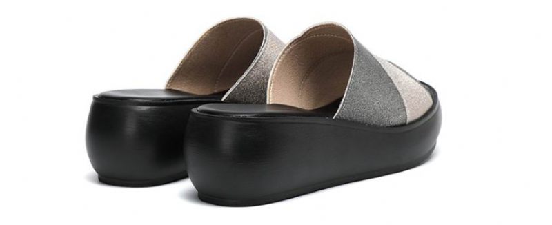 Esvet Sandal Med Kilar För Kvinnor - Guld