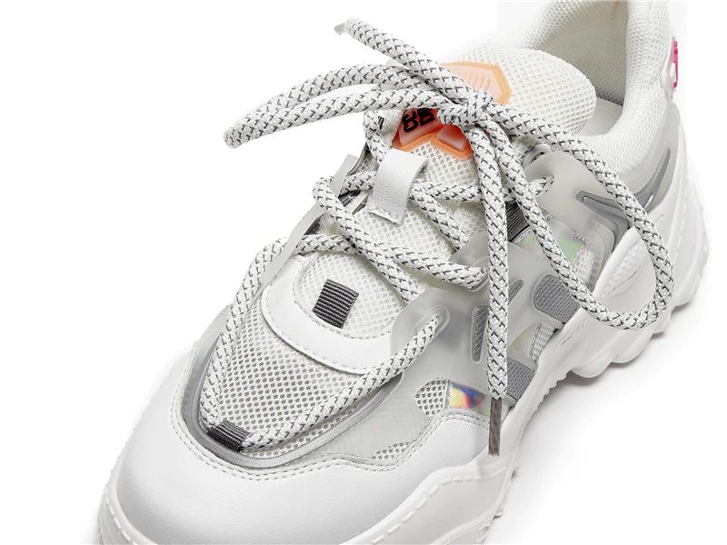 Grasso Sneaker Med Ventilerande Snörning För Kvinnor - Beige
