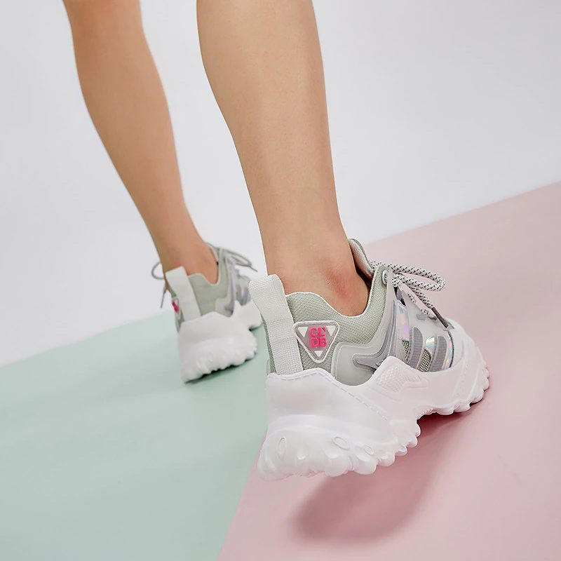 Grasso Sneaker Med Ventilerande Snörning För Kvinnor - Beige
