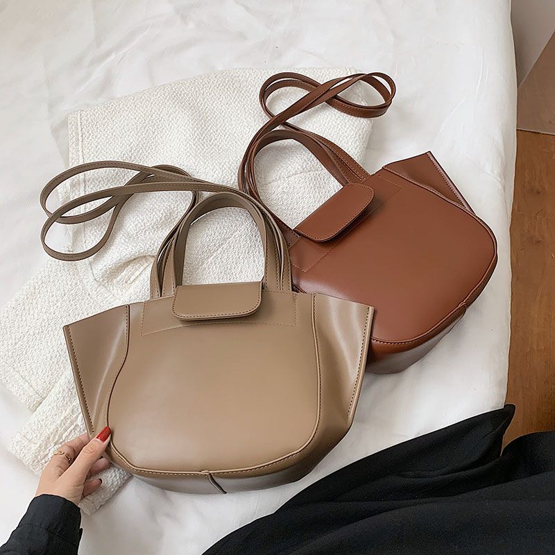 Karoli Dam Short Handle Läder Cross Shoulder Handväska - Svart