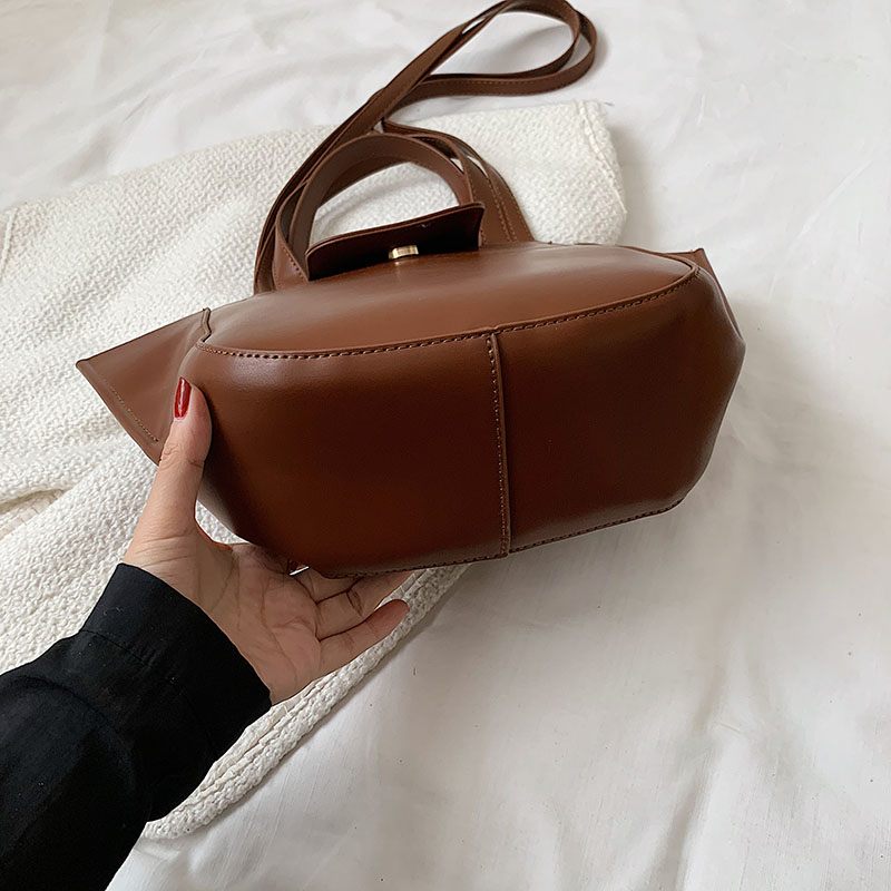 Karoli Dam Short Handle Läder Cross Shoulder Handväska - Svart