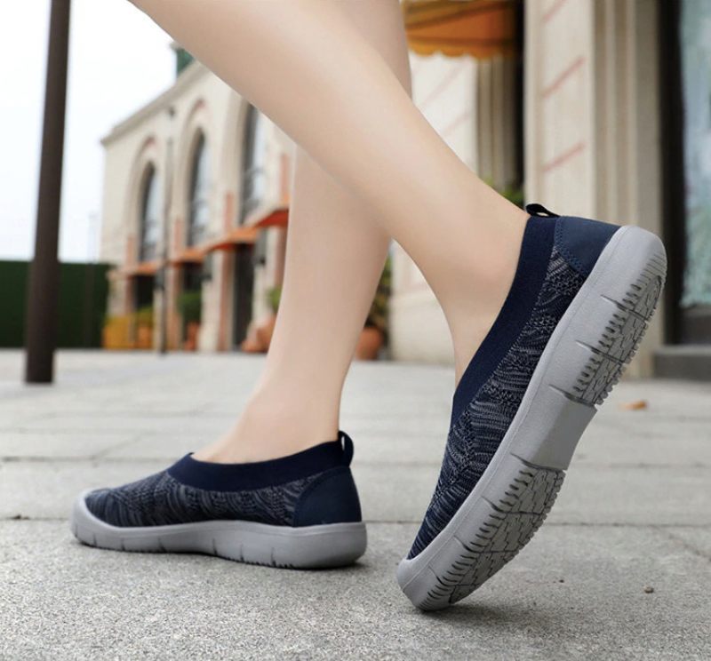 Kavala Slip-ons Svarta Skor För Kvinnor - Svart
