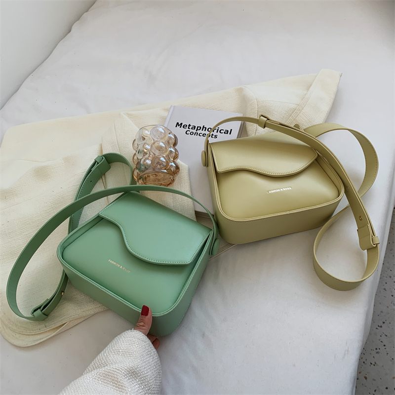 Latty Small Crossbody-handväska I Läder För Kvinnor - Grön