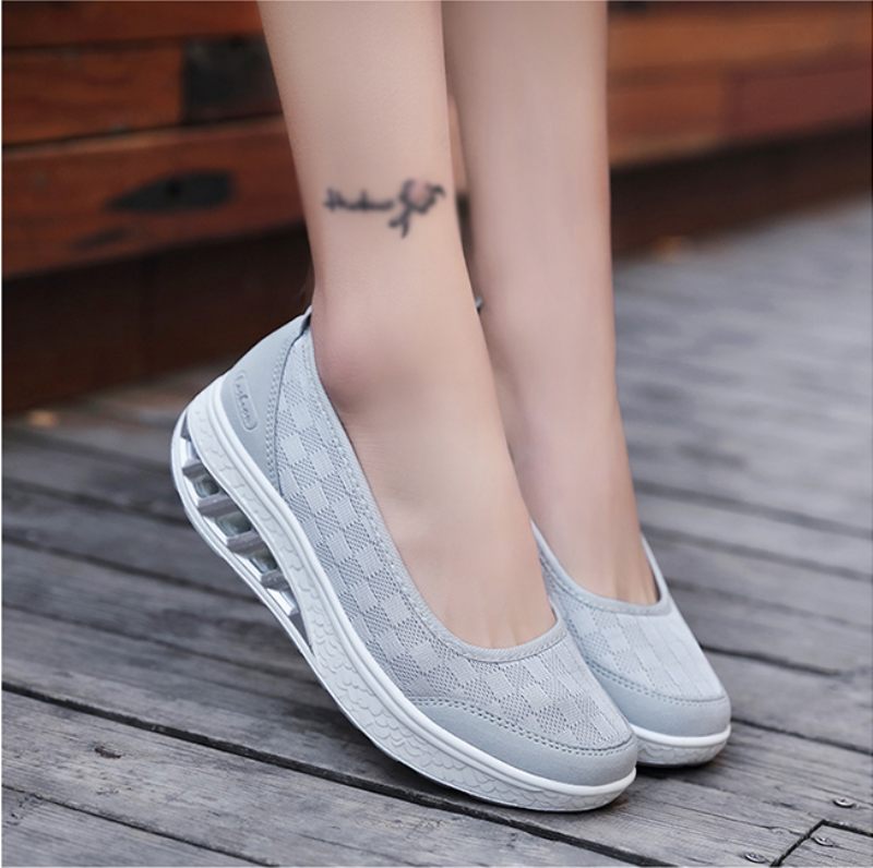 Lois Slip-on-skor För Kvinnor - Svart