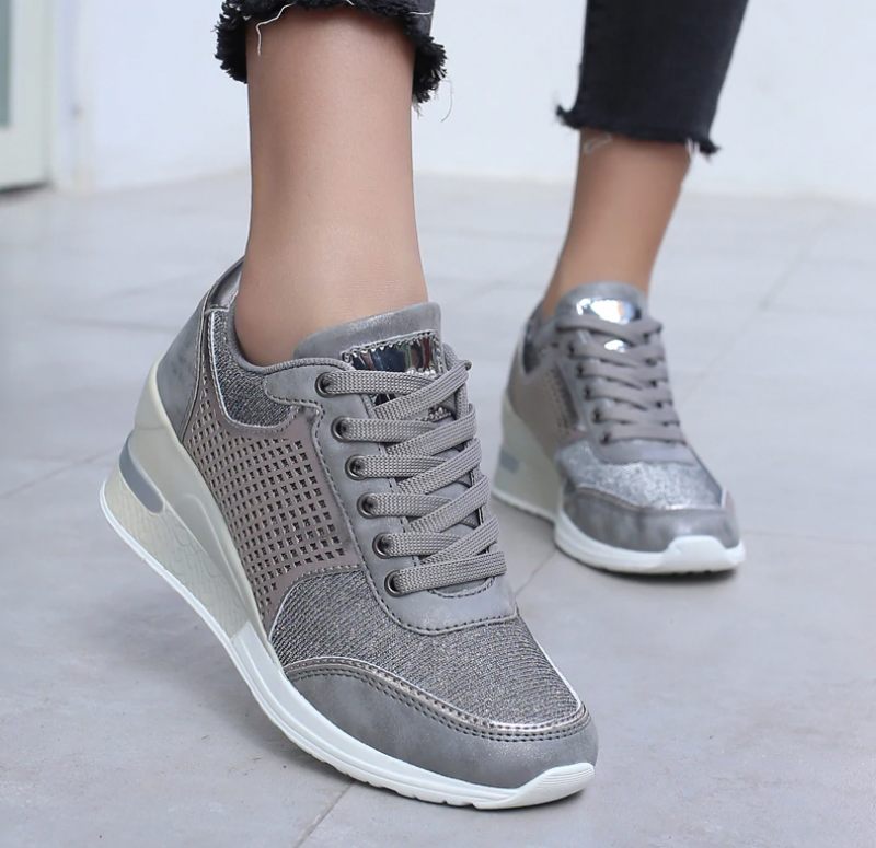 Lucy Wedges Sneakers För Kvinnor - Guld