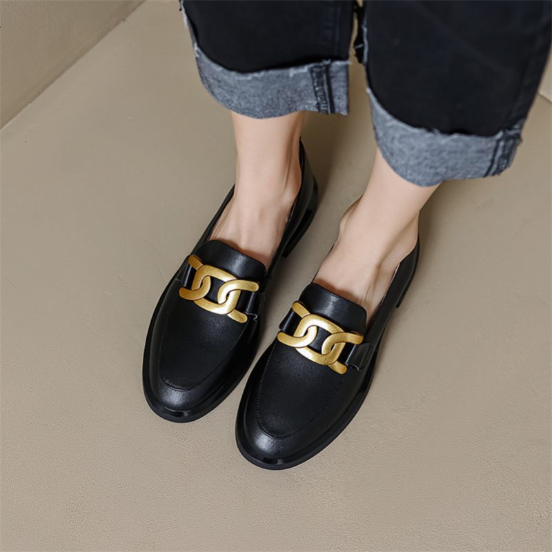 Mariana Kvinnors Metalldekoration Läder Loafers - Svart