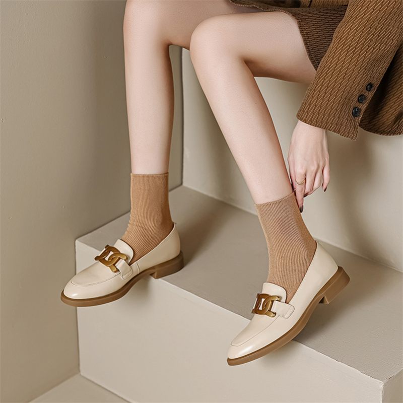 Mariana Kvinnors Metalldekoration Läder Loafers - Svart