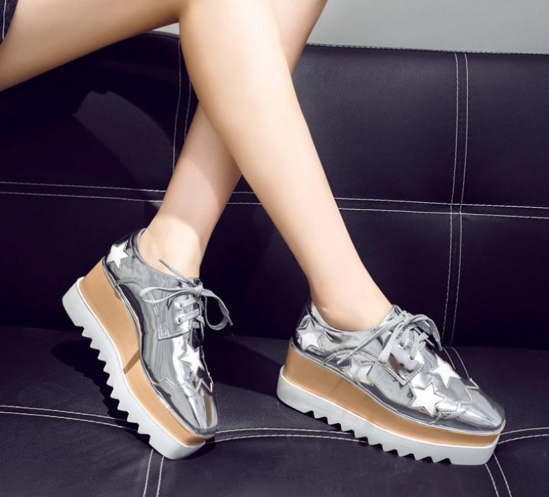 Merchan Damplattform Svarta Lackskor - Silver