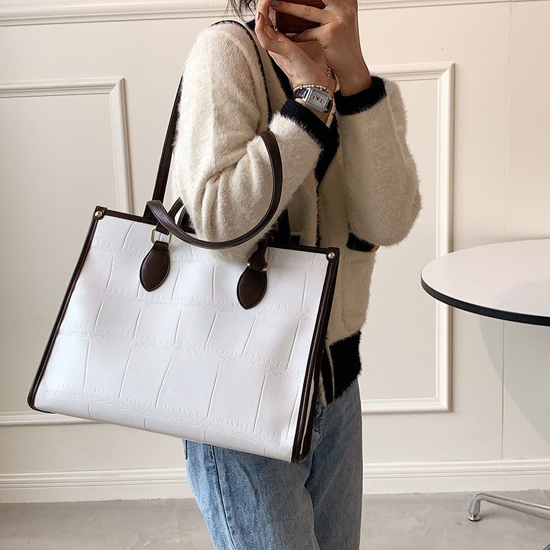 Milano Large Crossbody-handväska I Läder För Kvinnor - Svart