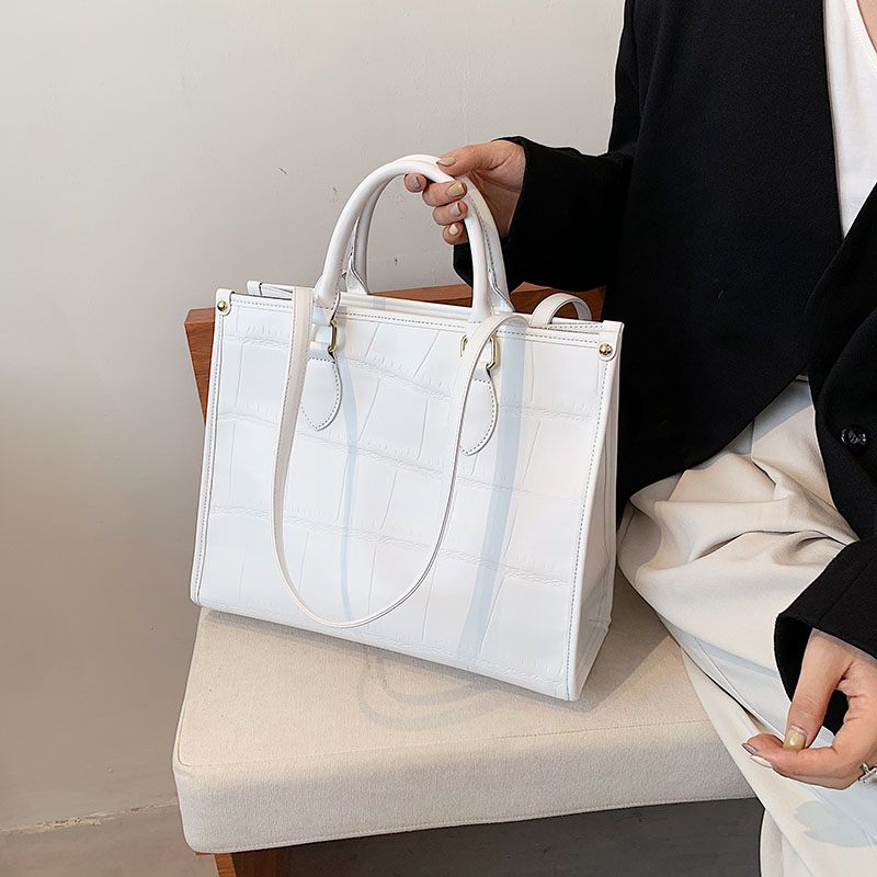 Milano Large Crossbody-handväska I Läder För Kvinnor - Svart