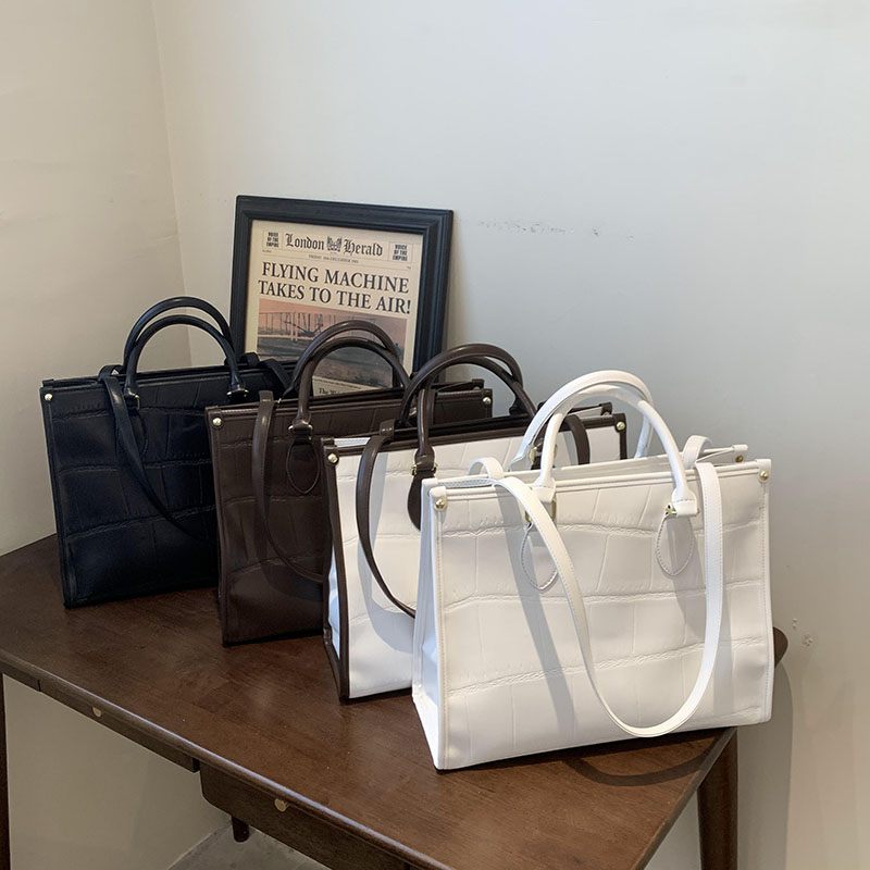 Milano Large Crossbody-handväska I Läder För Kvinnor - Svart