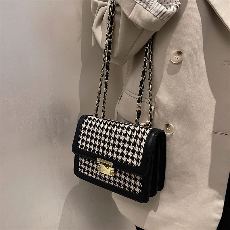 Monterey Handväska Med Flap Shoulder För Kvinnor - Svart rutnät