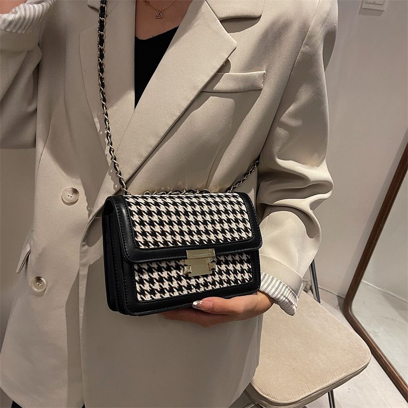 Monterey Handväska Med Flap Shoulder För Kvinnor - Svart rutnät