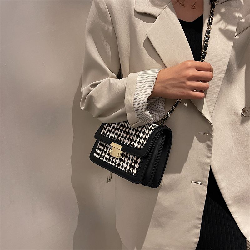 Monterey Handväska Med Flap Shoulder För Kvinnor - Svart rutnät
