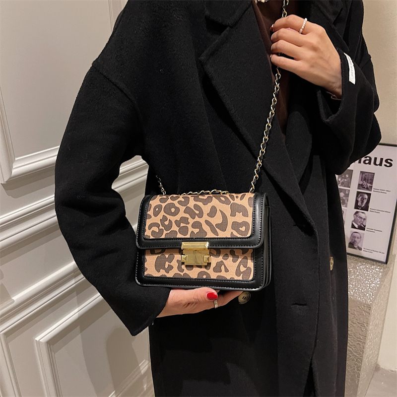 Monterey Handväska Med Flap Shoulder För Kvinnor - Svart rutnät
