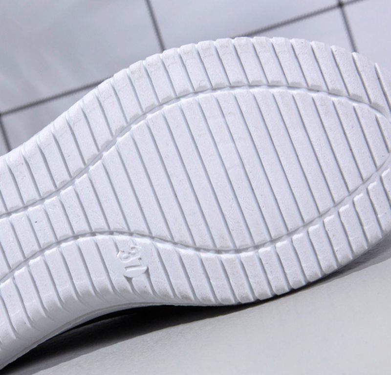 Nubia Svarta Slip-on Skor För Kvinnor - Svart