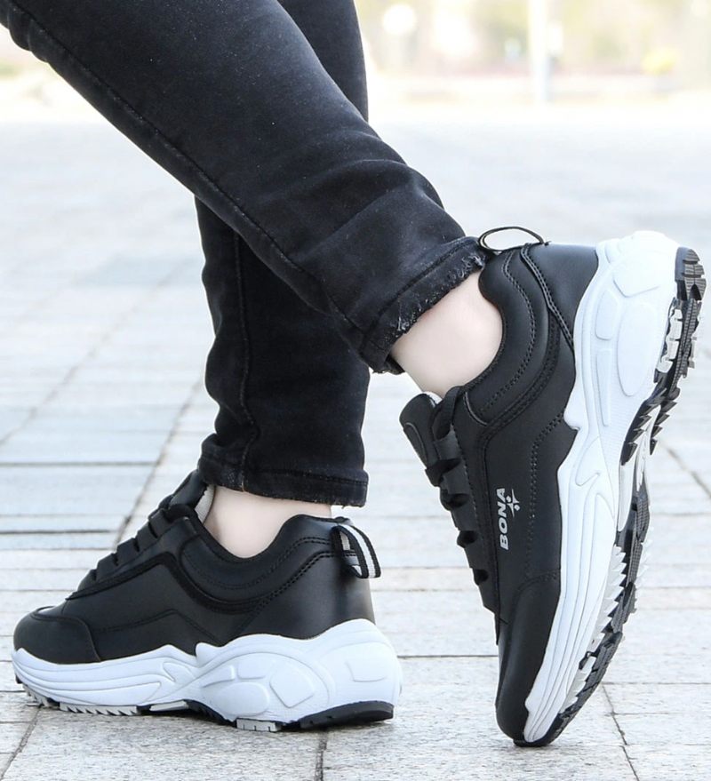 Onyinye Sneaker Wedge Tennisskor För Kvinnor - Svart