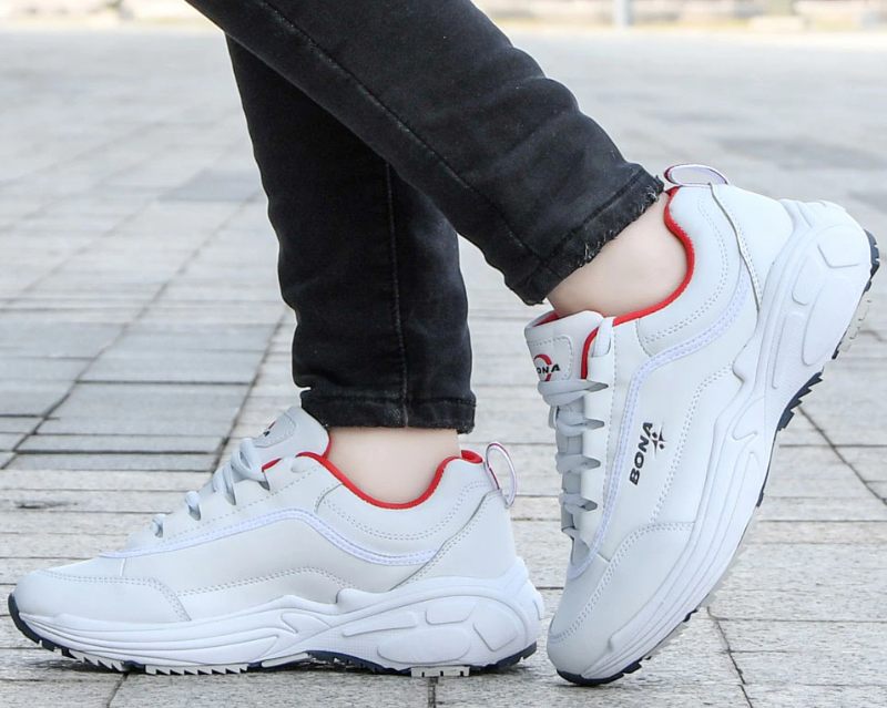 Onyinye Sneaker Wedge Tennisskor För Kvinnor - Svart