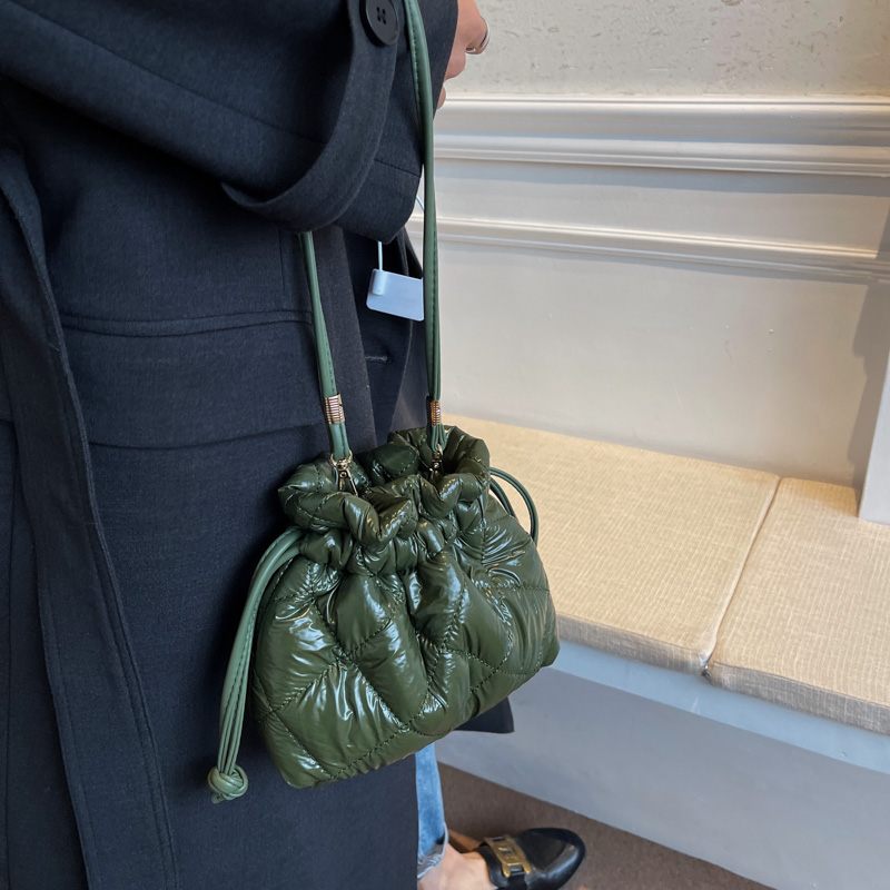 Puka Handväska I Konstläder För Kvinnor - Svart