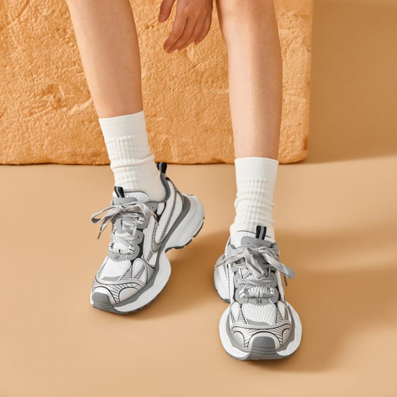 Rosalia Dam Sneakers Som Andas - Guld