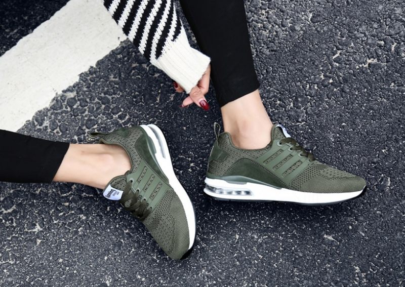 Trivial Unisex-sneaker Som Andas - Svart