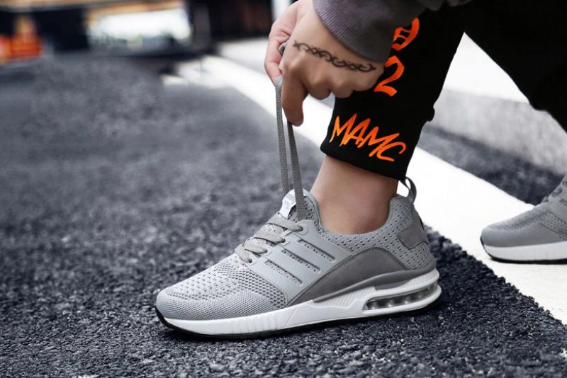 Trivial Unisex-sneaker Som Andas - Svart