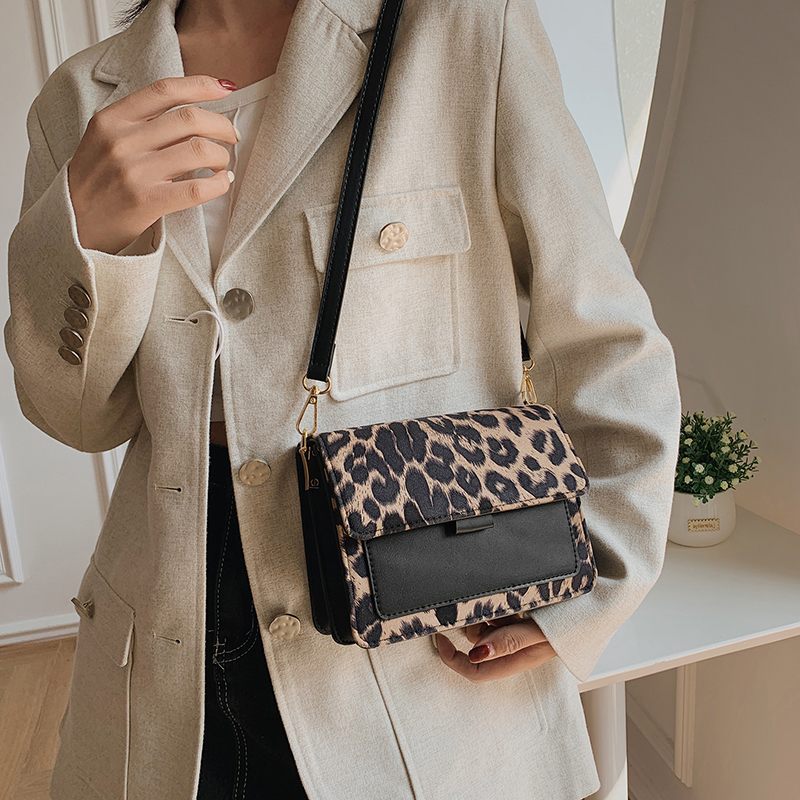 Urrieta Crossbody-handväska I Läder Med Lock För Kvinnor - Brun