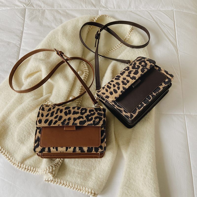 Urrieta Crossbody-handväska I Läder Med Lock För Kvinnor - Brun