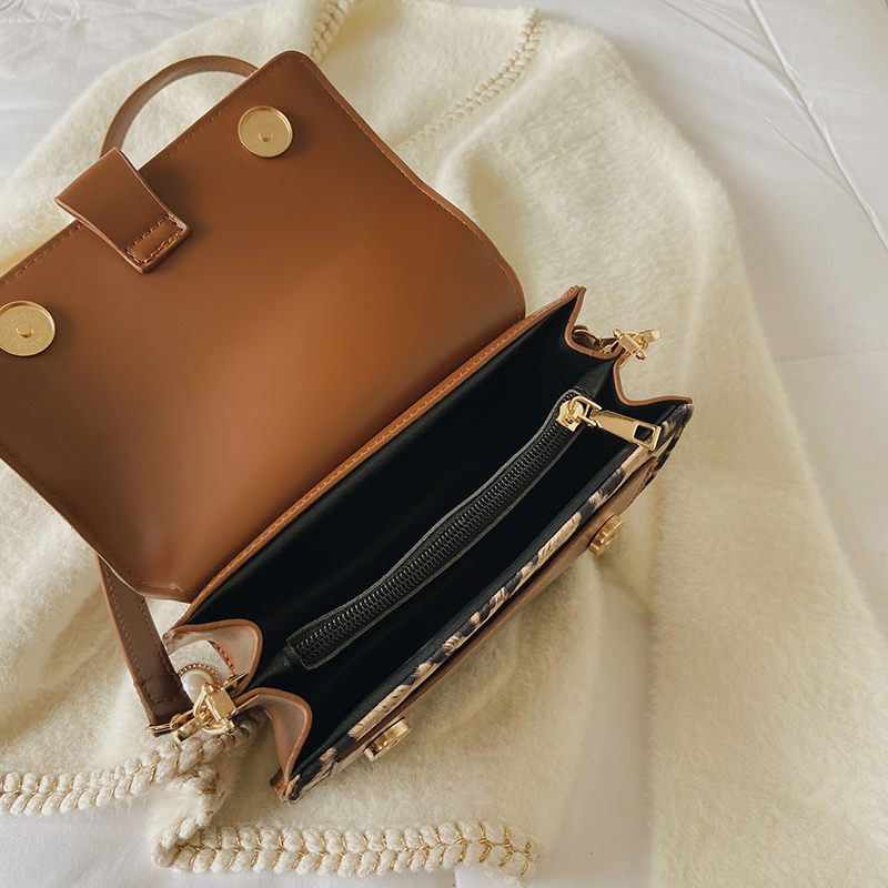 Urrieta Crossbody-handväska I Läder Med Lock För Kvinnor - Brun