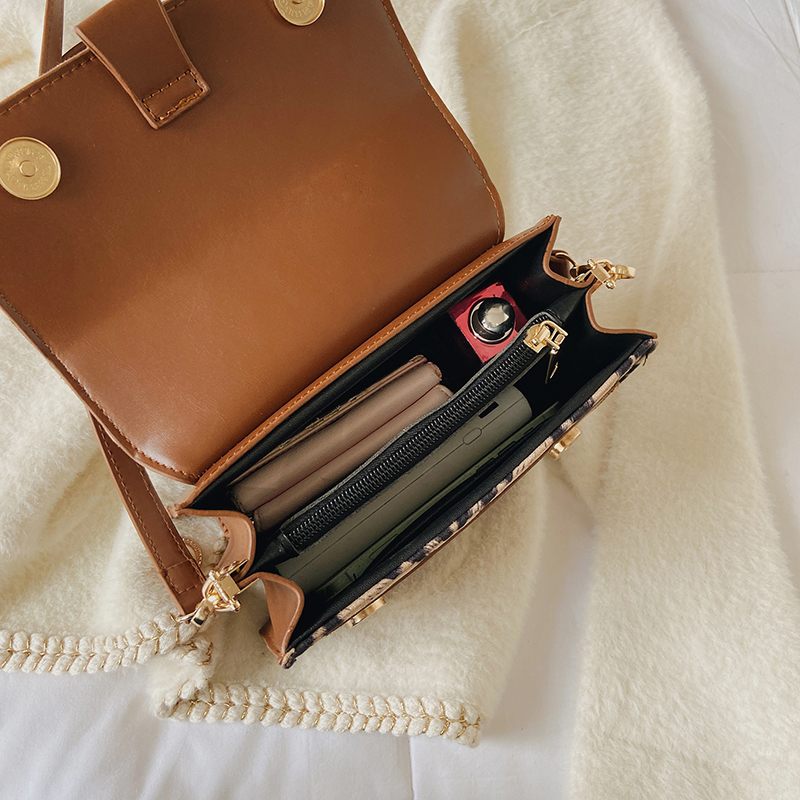 Urrieta Crossbody-handväska I Läder Med Lock För Kvinnor - Brun